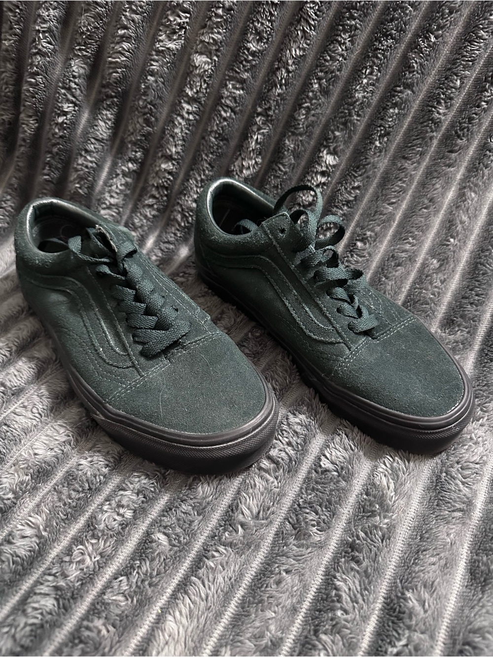 Vans Low-Top Suede Athletic Sneakers in Dark Green and Black